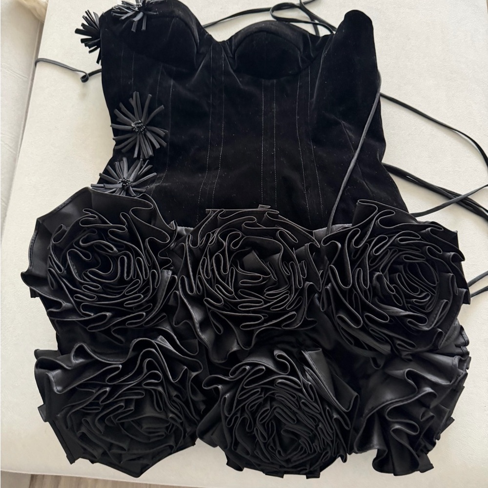 Elegant Mini Black Strapless Dress with Floral Accents